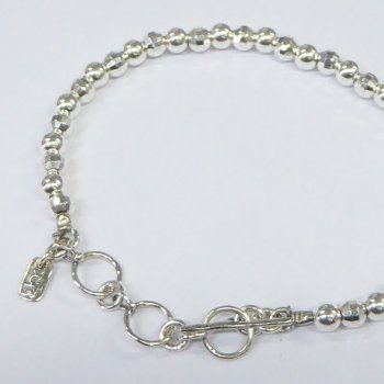 Bracelets: B01570