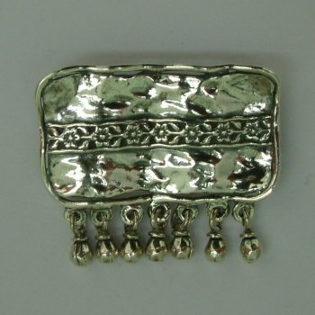 Brooch: C00092
