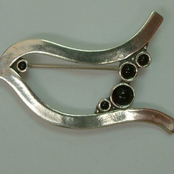 Brooch: C00093