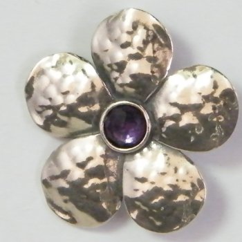 Brooch: C00099